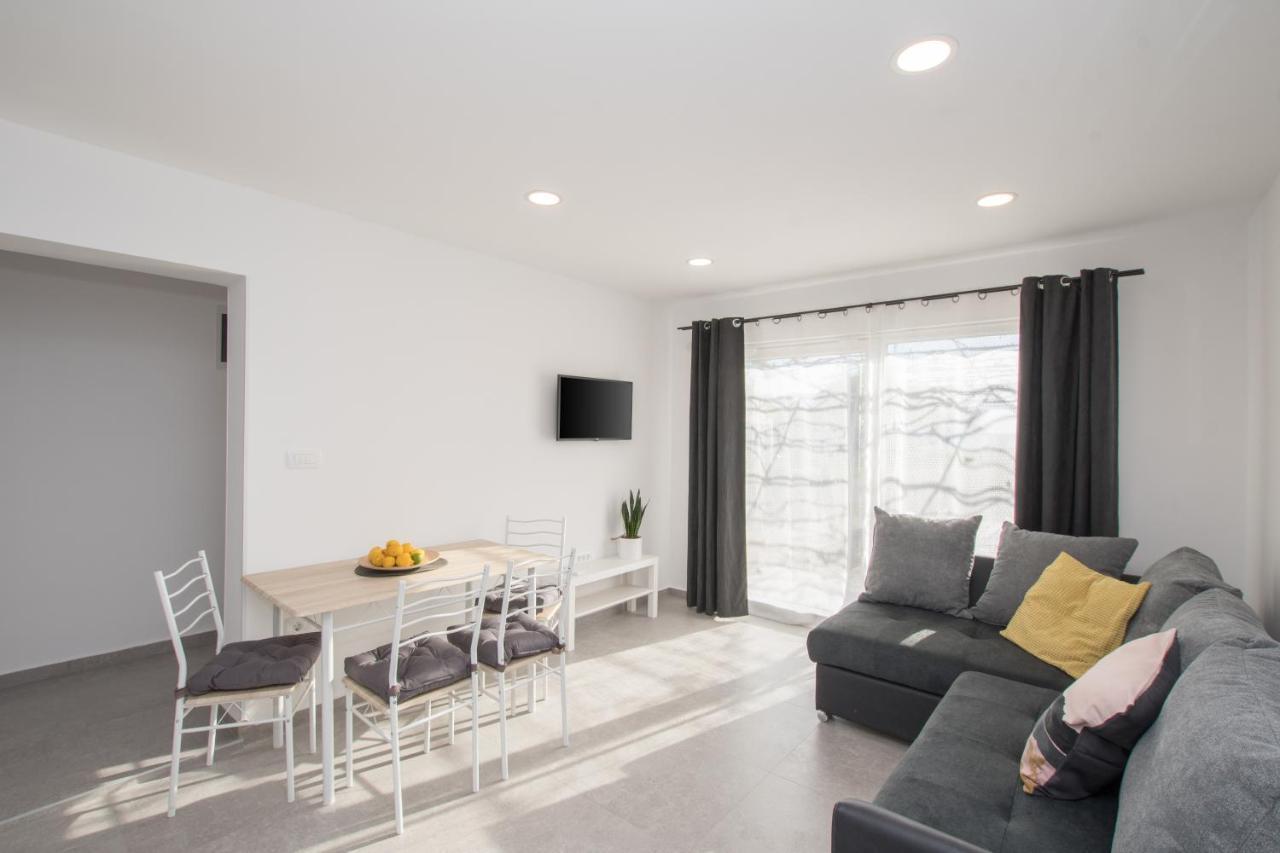 Apartments Lirio Умаг Экстерьер фото